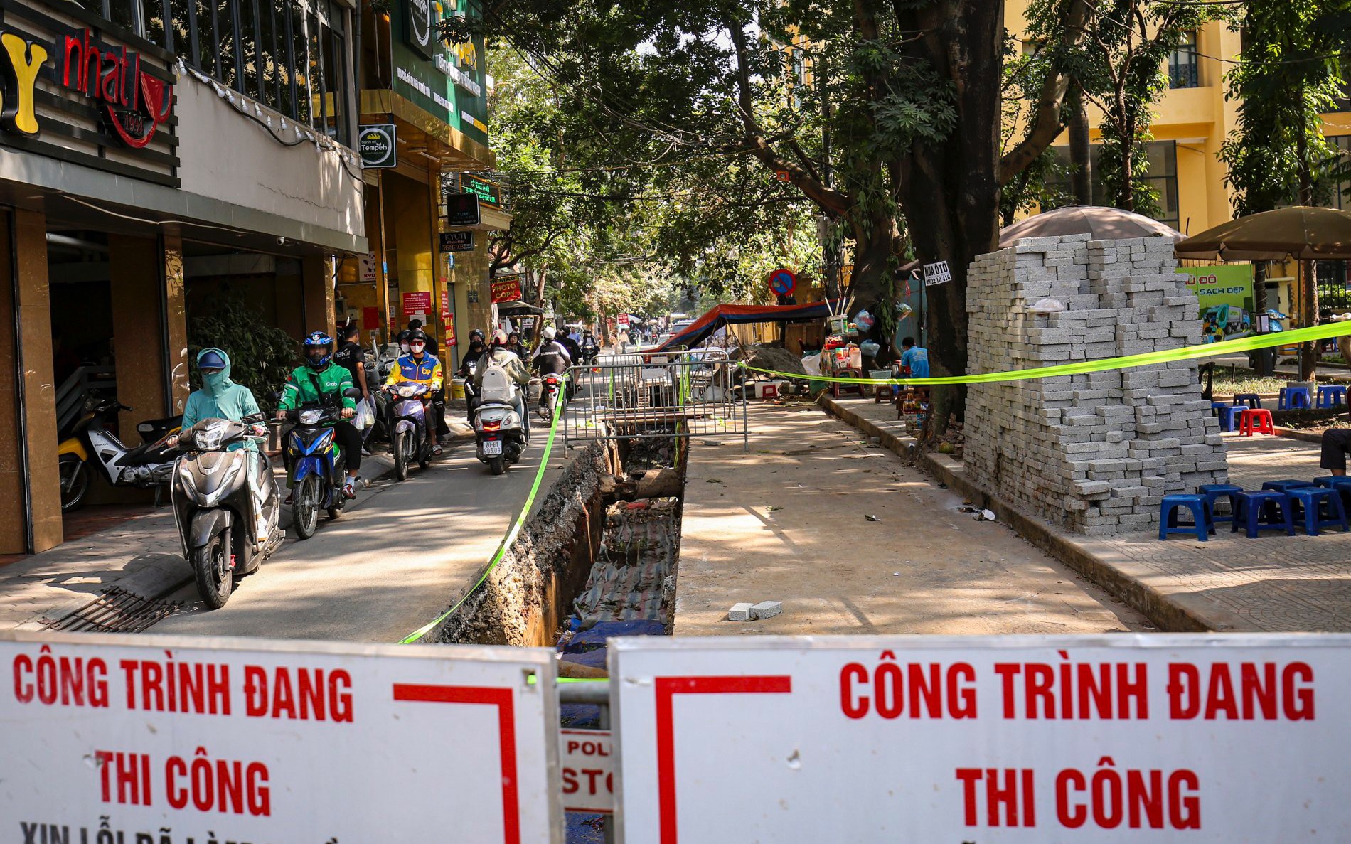 Vụ phát hiện hàng trăm bộ hài cốt ở phố Tây Sơn, Hà Nội: Chủ tịch phường công bố con số chính xác - Ảnh 3.