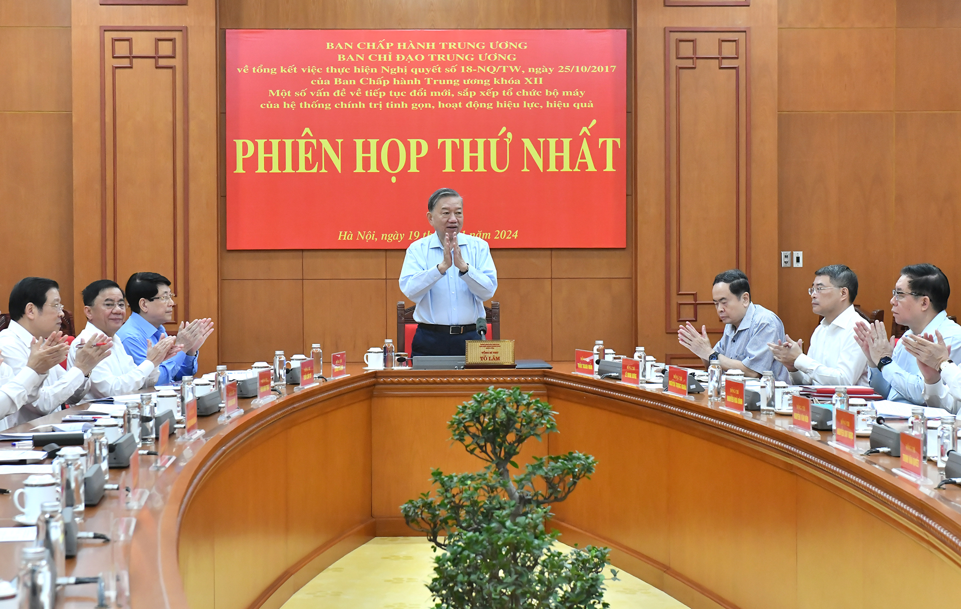 Tiêu hoang, xài phí - Ảnh 1.