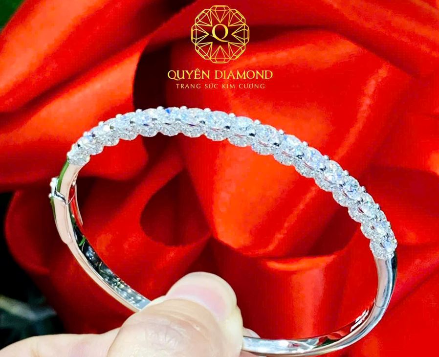 Quyên Diamond: Ngôi sao sáng trong thị trường kim cương với GIA làm chuẩn mực