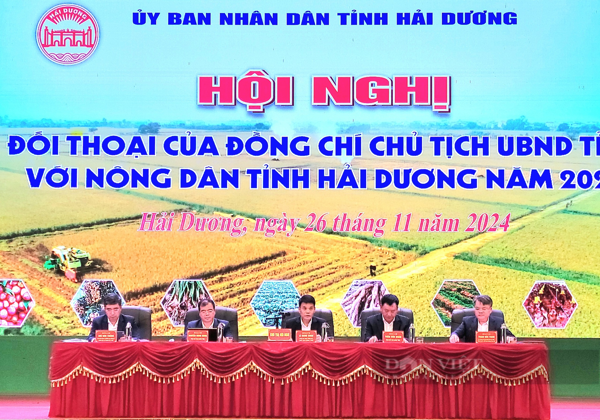 Chủ tịch UBND tỉnh Hải Dương đối thoại với nông dân, nhiều ý kiến, nguyện vọng được giải đáp- Ảnh 1.