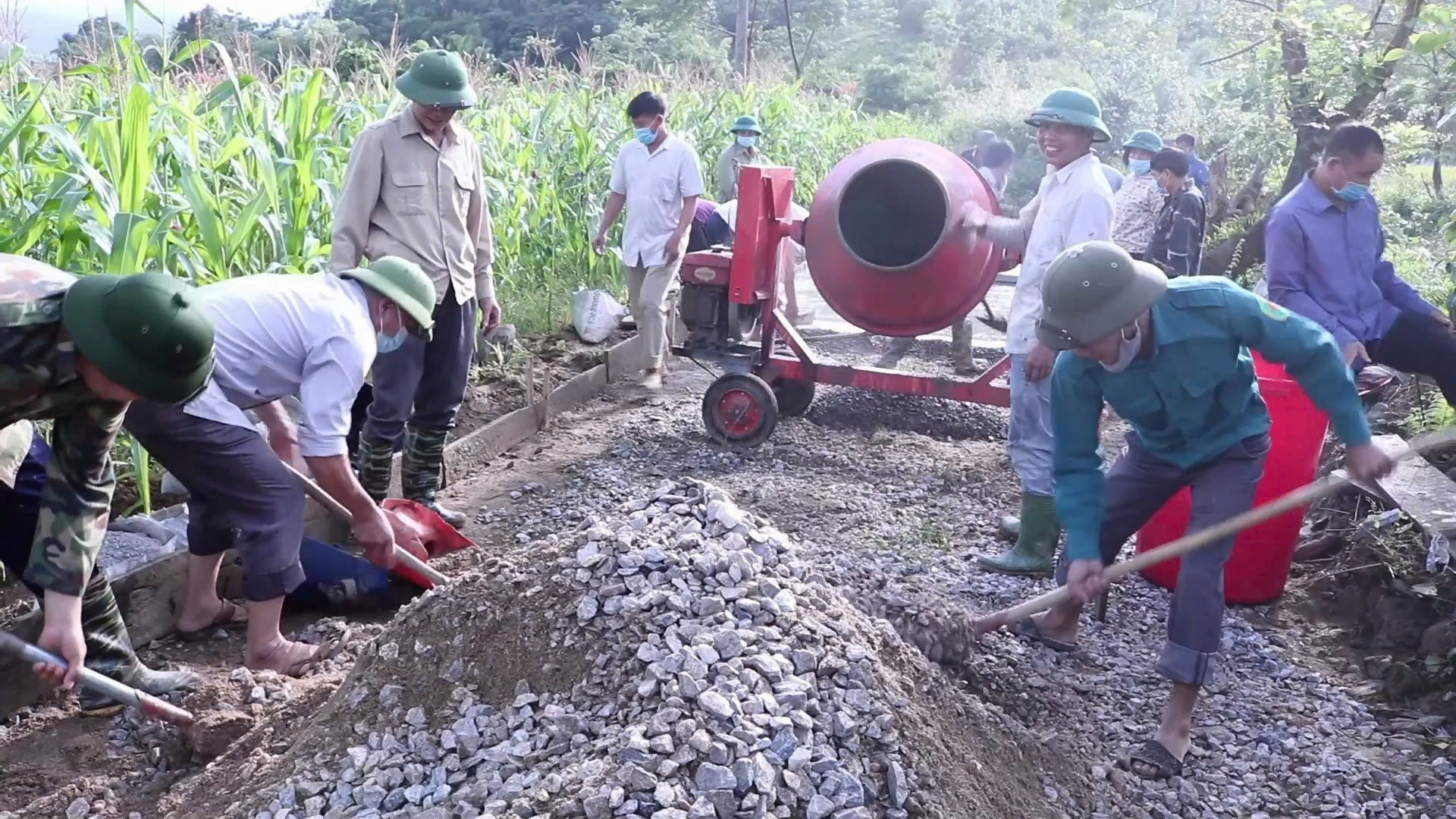 Hà Giang: Bộ mặt làng quê vùng cao ngày càng sáng - xanh - sạch đẹp - Ảnh 1.