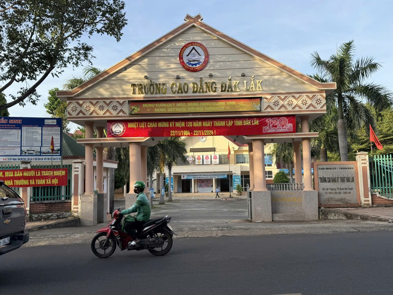 nam sinh viên trường cao đẳng tử vong nghi bị điện giật- Ảnh 1.