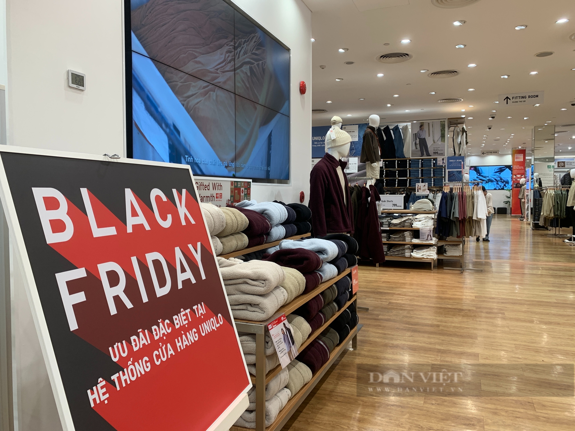 Diễn biến lạ tại các trung tâm thương mại Sài Gòn trước ngày Black Friday- Ảnh 1.