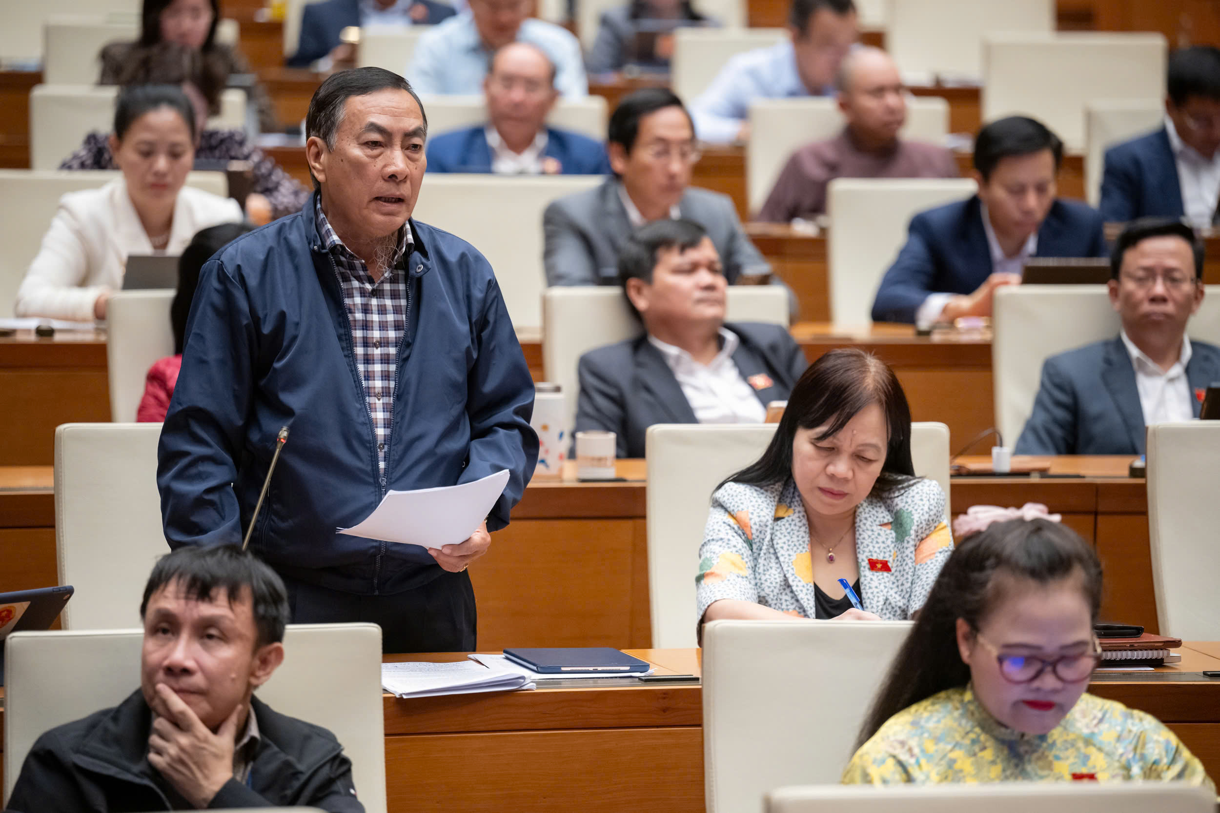 Đánh thuế tiền số, "biệt đãi" với báo chí làm "nóng" nghị trường Quốc hội - Ảnh 1.