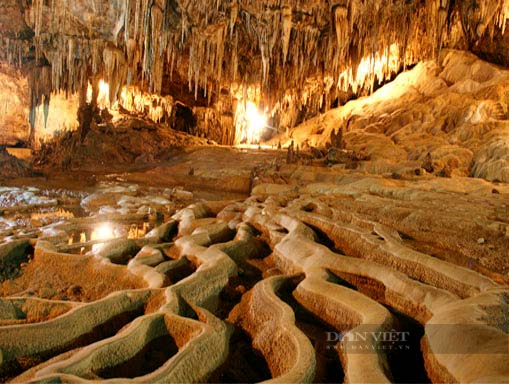 Khám phá vẻ đẹp lung linh huyền ảo trong các hang động ở thành phố Lai Châu - Ảnh 1.