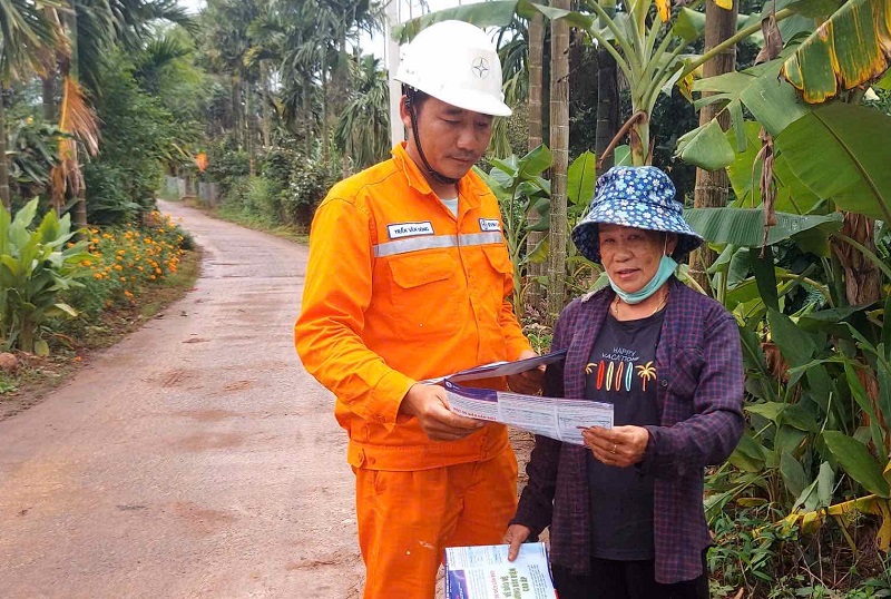 PC Đắk Lắk: Tăng cường tuyên truyền an toàn điện trong thời điểm giá nông sản tăng cao - Ảnh 1.