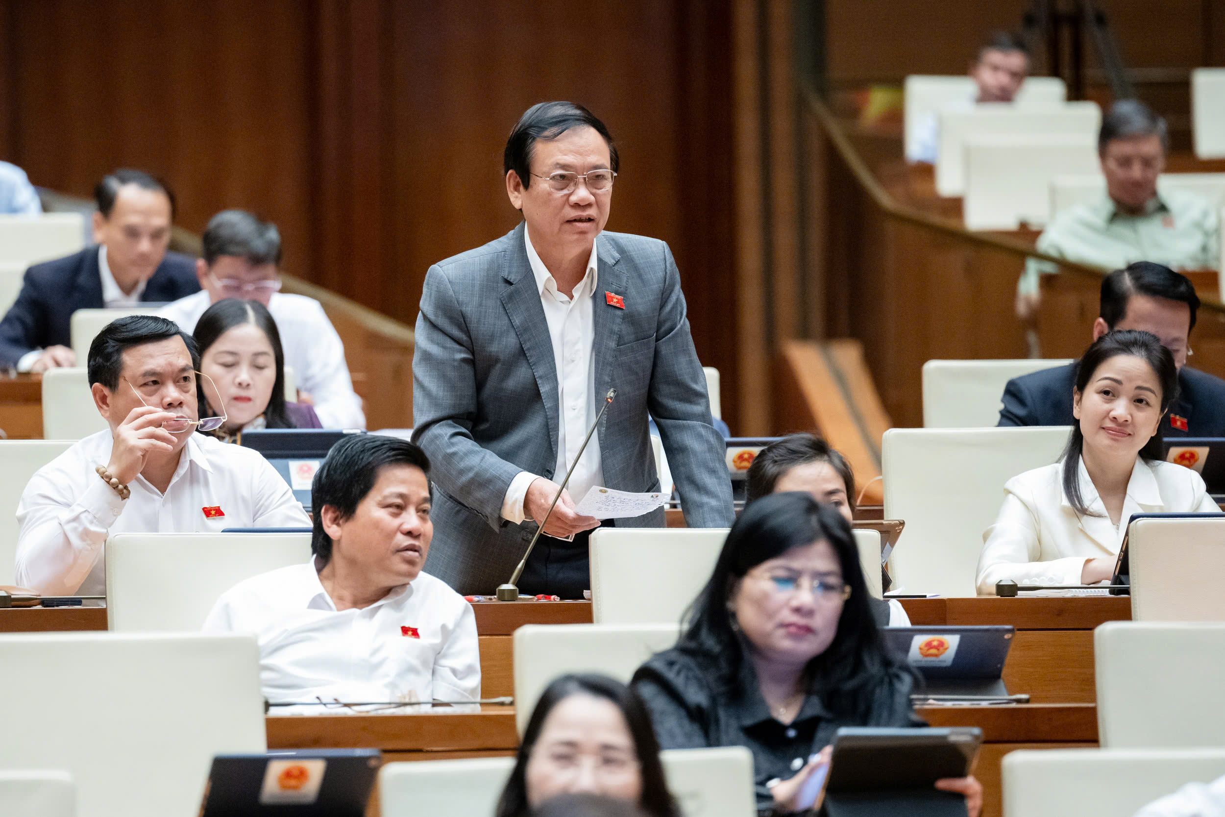 Đại biểu Vũ Trọng Kim: Cần "cách mạng hóa" về biên chế, bộ máy từ Trung ương đến địa phương - Ảnh 2.