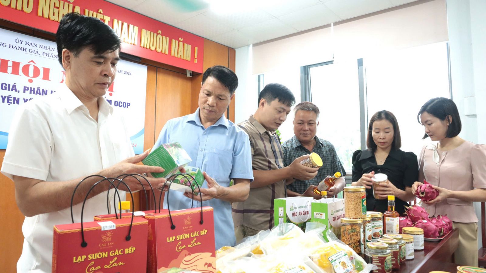 Được gắn sao OCOP, “Nhung hươu ngâm mật ong” của HTX ở huyện miền núi Bắc Giang ngày càng có nhiều khách hàng biết đến - Ảnh 4.