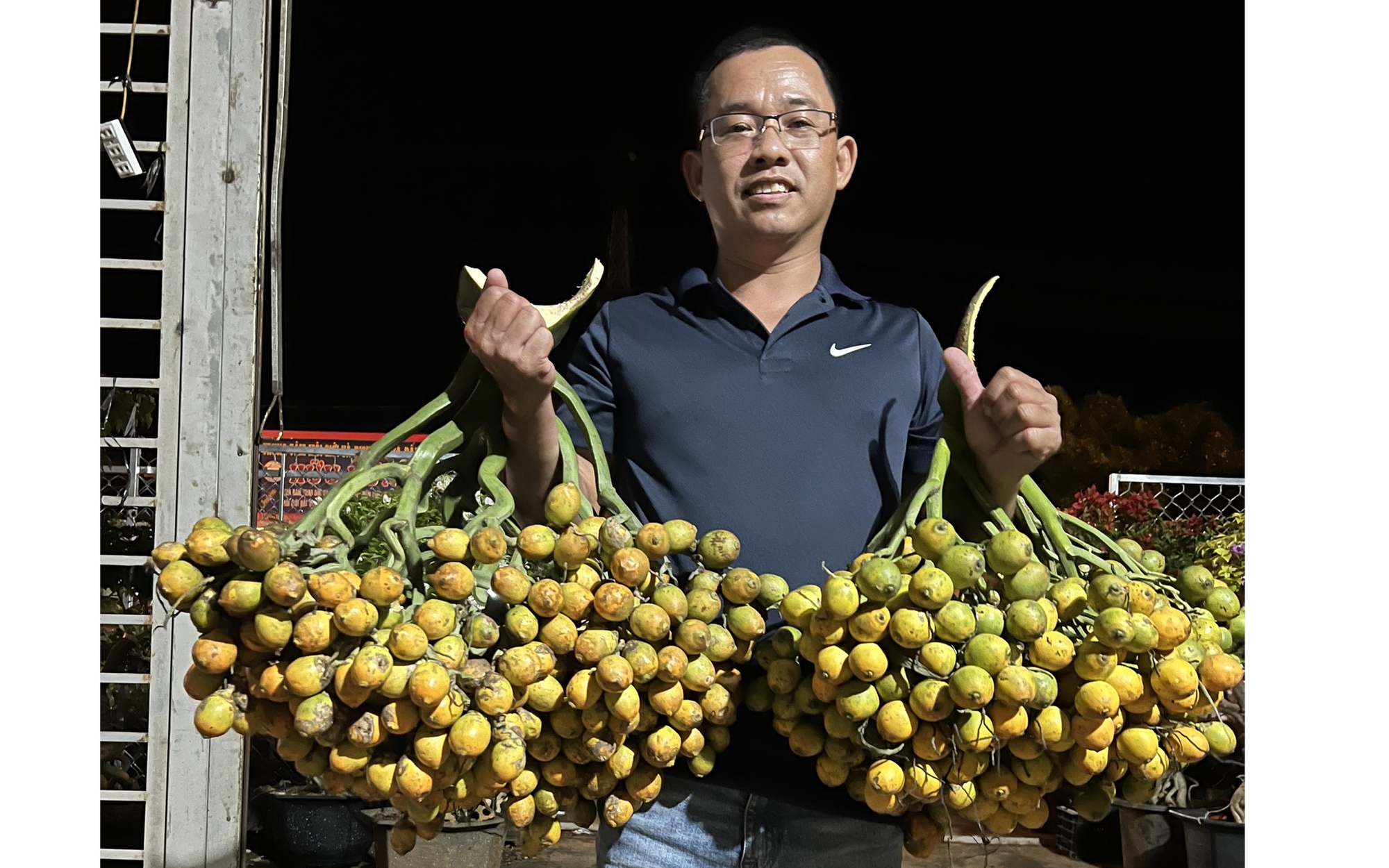 Trồng cây na sầu riêng quả to bự, nuôi bò vỗ béo kiểu gì mà ông nông dân Sơn La bỏ túi hơn nửa tỷ? - Ảnh 7.