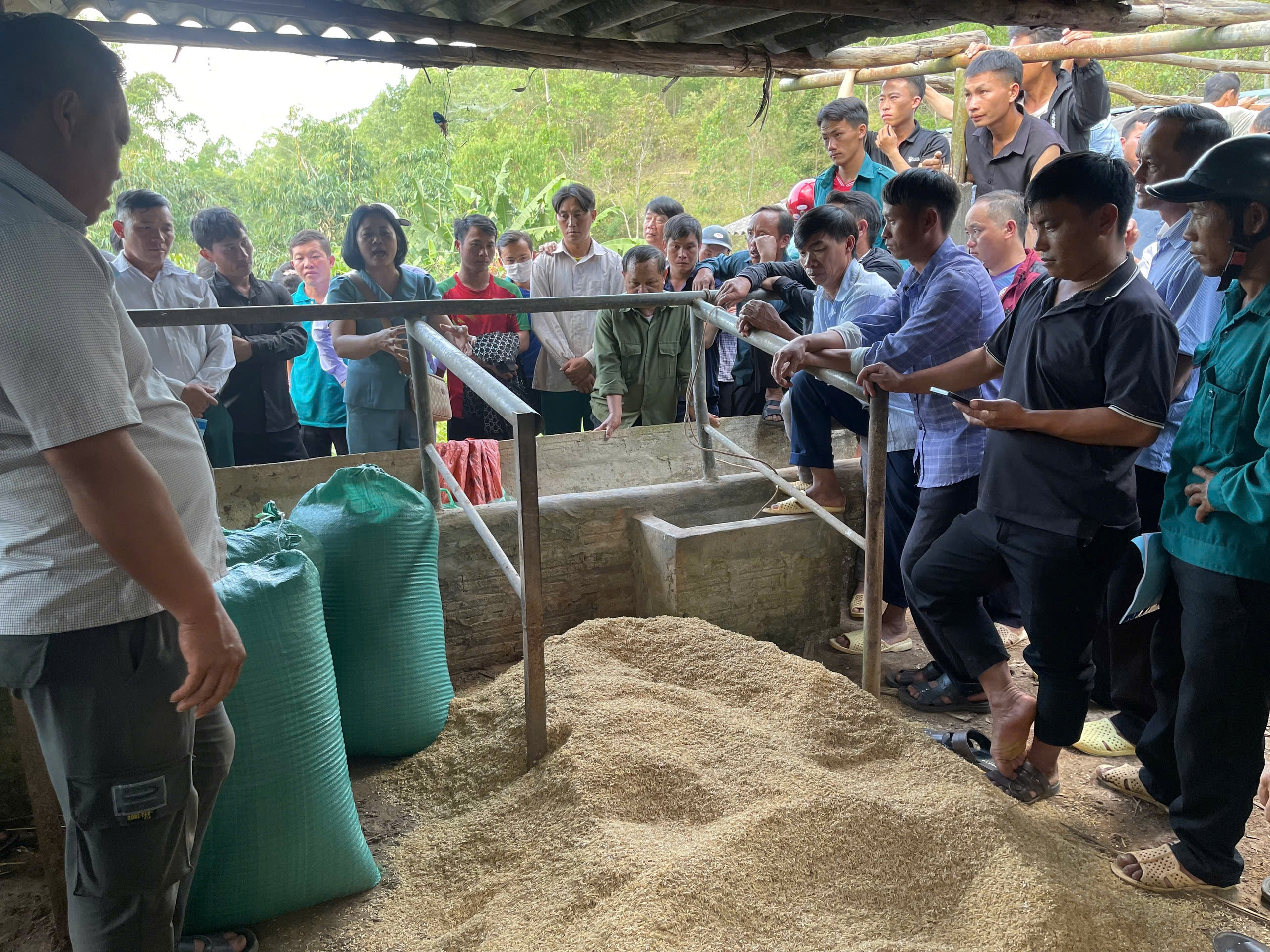 Ứng dụng công nghệ sinh học trong chăn nuôi: Nâng cao nhận thức và kỹ năng cho nông dân Điện Biên - Ảnh 1.