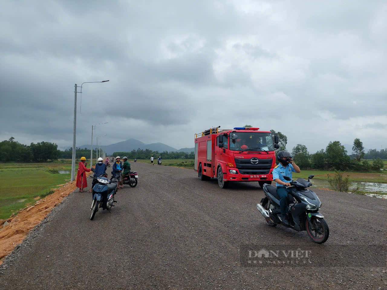 Hình ảnh mới nhất tìm kiếm 2 phi công trong vụ rơi máy bay quân sự tại Bình Định- Ảnh 6.