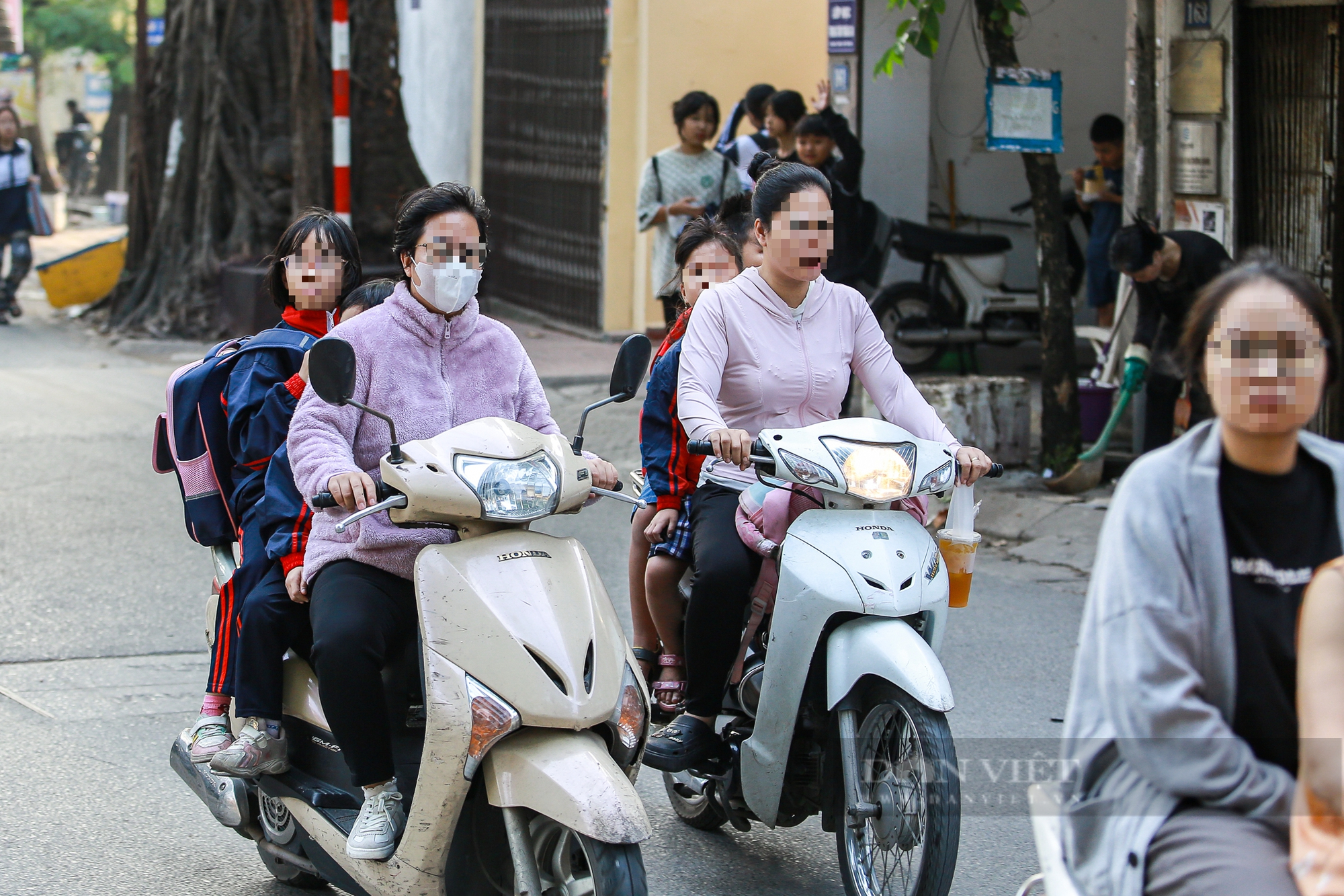 Học sinh, sinh viên Hà Nội “đầu trần, phóng như bay” khi tham gia giao thông- Ảnh 15.