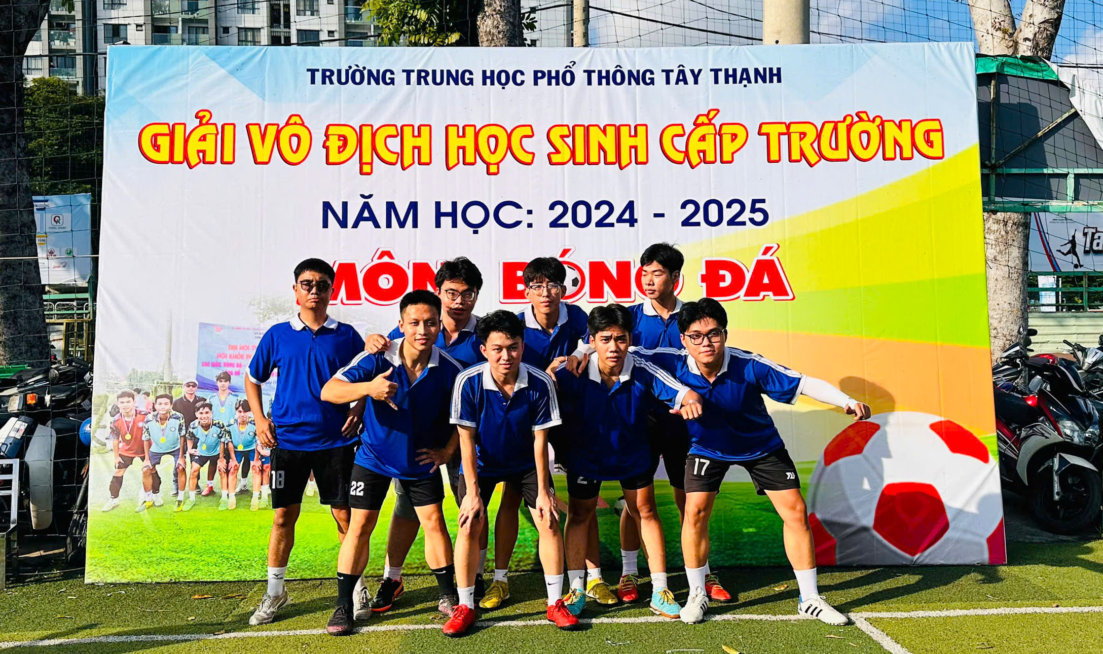 Tại sao cần cấm học sinh sử dụng điện thoại tại trường học? - Ảnh 1.