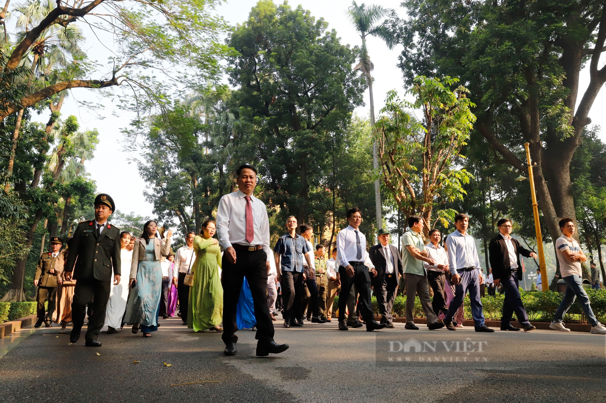 Hội viên nông dân tiêu biểu vui mừng thăm Khu di tích Chủ tịch Hồ Chí Minh- Ảnh 2.