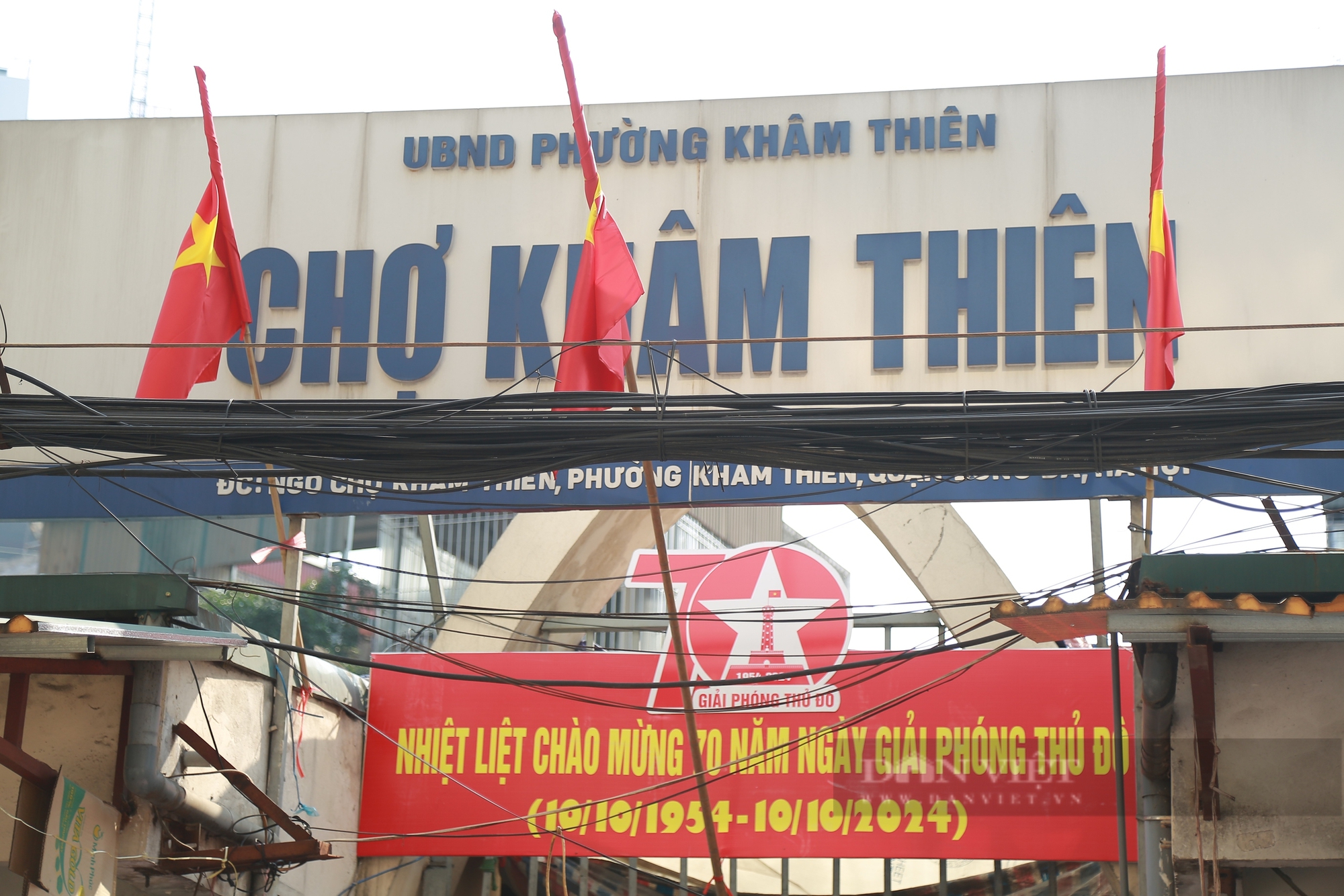 Hà Nội: Chợ Khâm Thiên vắng tiểu thương trước khi được  xây mới- Ảnh 1.