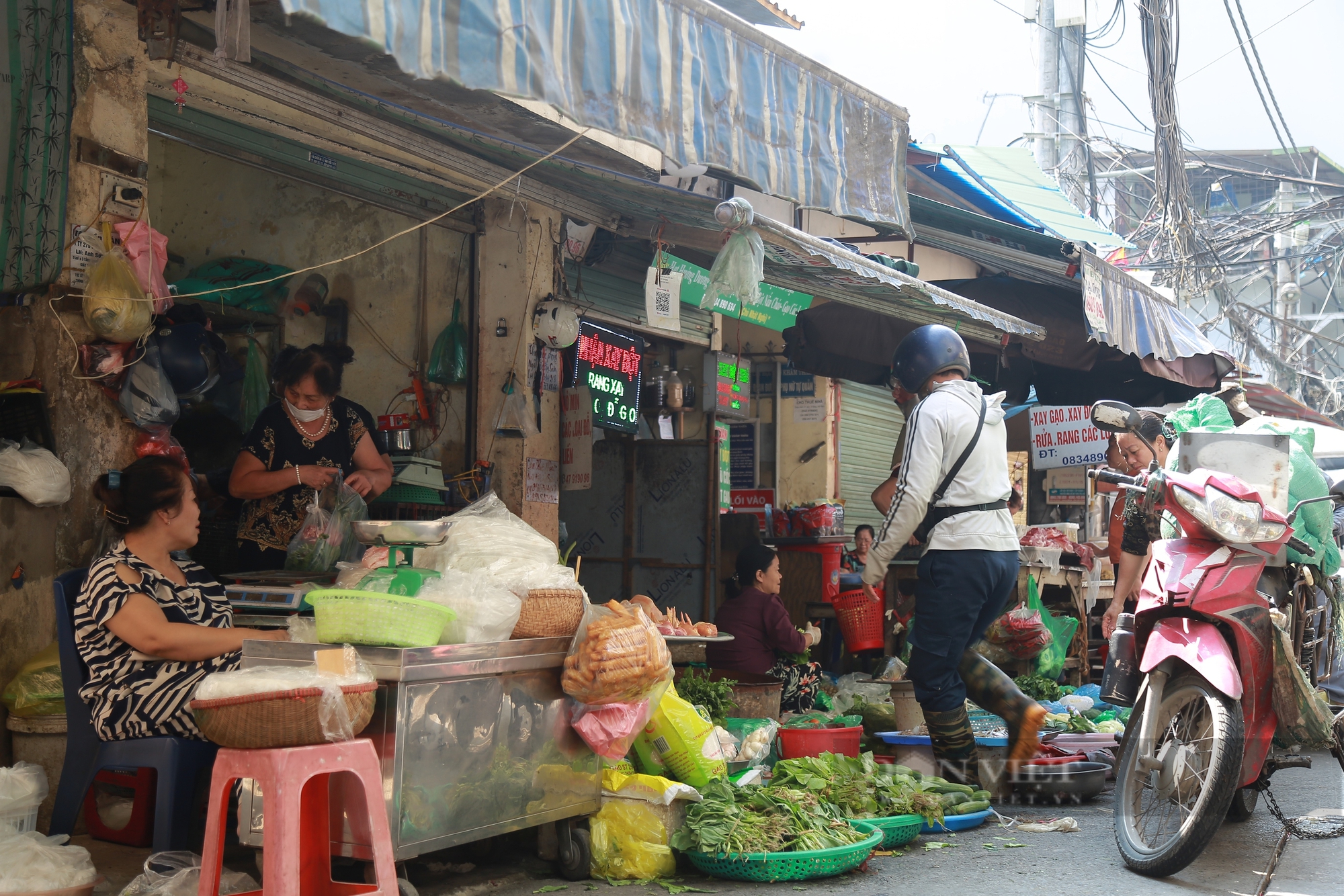 Hà Nội: Chợ Khâm Thiên vắng tiểu thương trước khi được  xây mới- Ảnh 11.