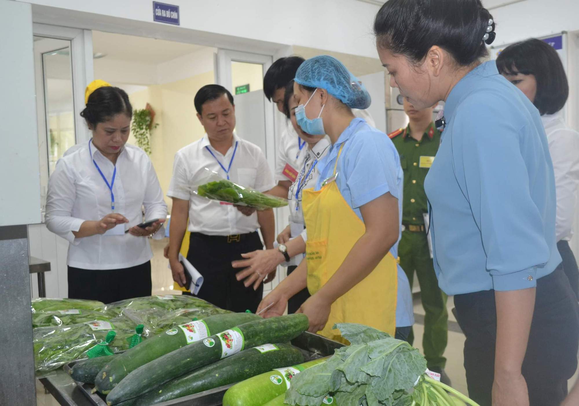 Tăng cường thanh tra, kiểm tra thực phẩm nông sản: 9 tháng xử phạt 14,5 tỷ đồng- Ảnh 4.