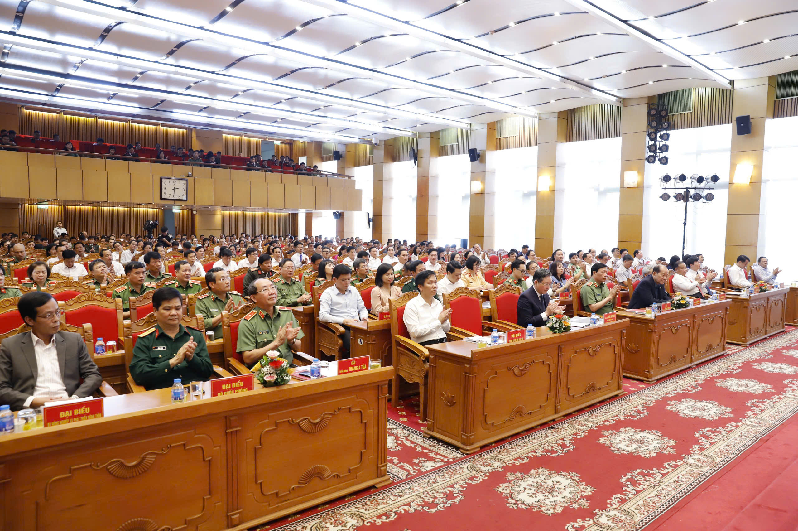 Bộ Công an, Trung ương Hội NDVN khen thưởng 142 cán bộ, hội viên nông dân tiêu biểu bảo vệ an ninh Tổ quốc - Ảnh 1.