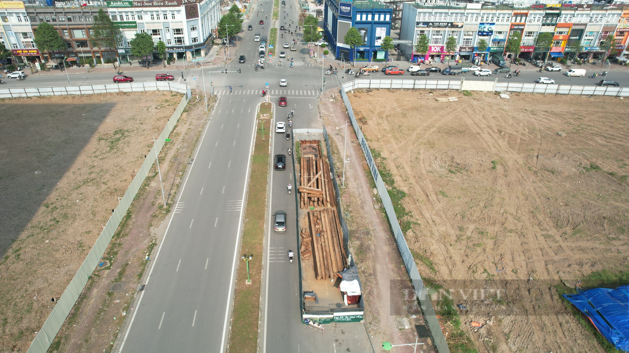 Gần chục "lô cốt" trên đường Vũ Trọng Khánh "nằm im bất động" tới bao giờ mới được gỡ bỏ? - Ảnh 4.