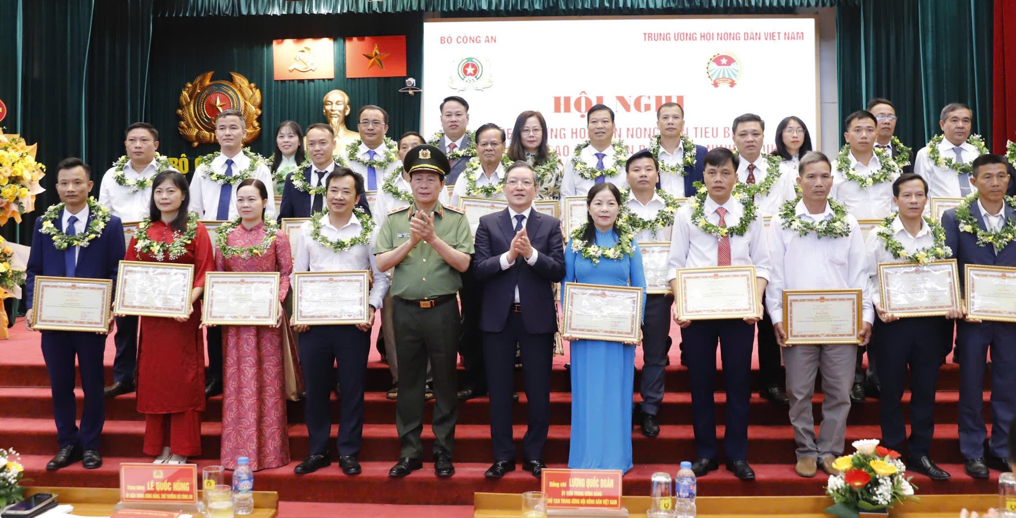 Bộ Công an, Trung ương Hội NDVN khen thưởng 142 cán bộ, hội viên nông dân tiêu biểu bảo vệ an ninh Tổ quốc - Ảnh 3.