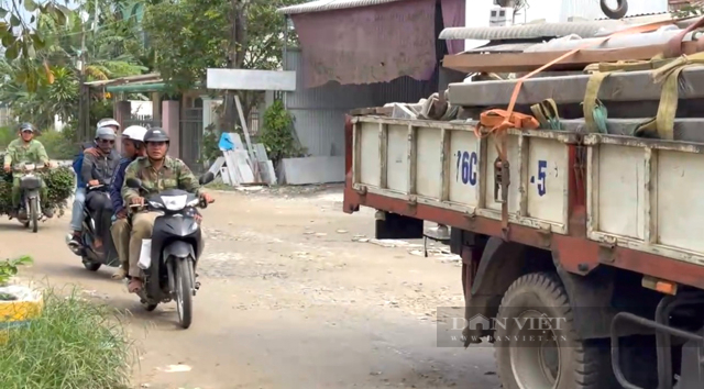 Quảng Ngãi:
Đường liên huyện nát như tương dân kiến nghị nhưng 3 đời Chủ tịch vẫn chưa sửa
- Ảnh 5.