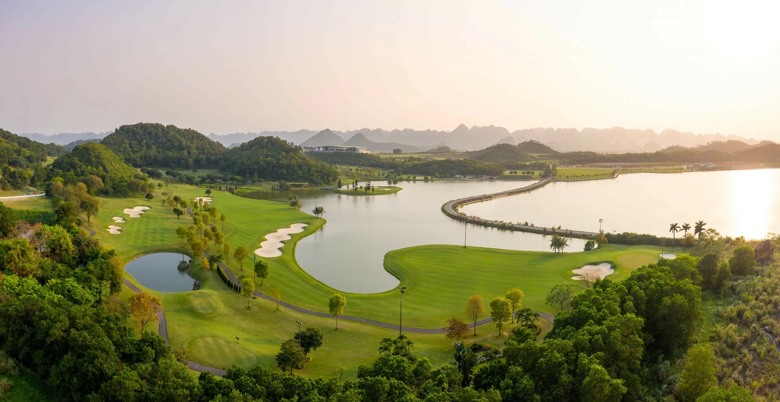 144 golfer vừa tham gia tranh tài, vừa quảng bá di sản tại Giải Golf Di sản lần thứ Nhất - Ninh Bình năm 2024 - Ảnh 2.