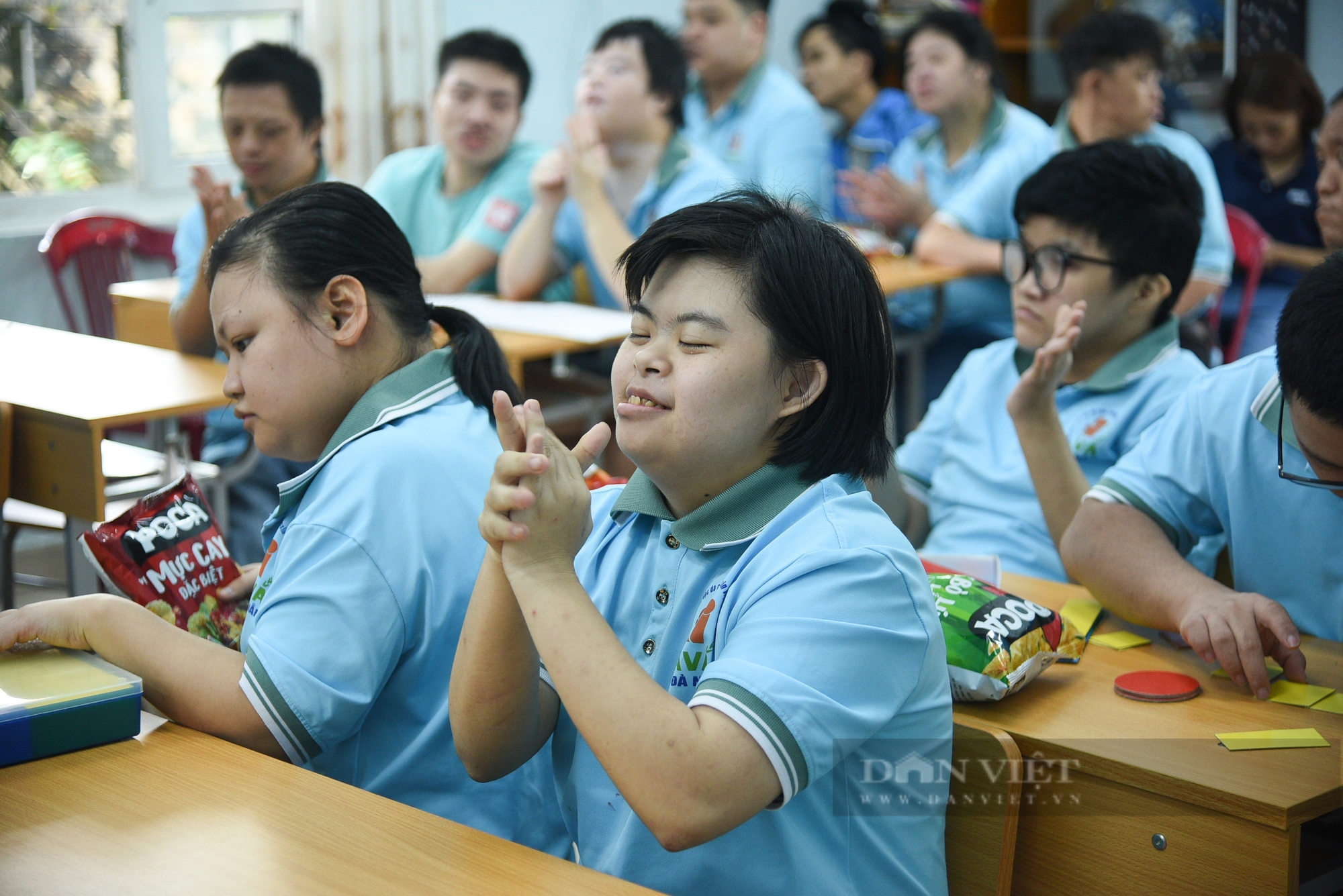 Những hình ảnh xúc động trong chuyến thăm của đoàn nghệ sĩ vở kịch “Những thân thể nhiễm độc”- Ảnh 4.