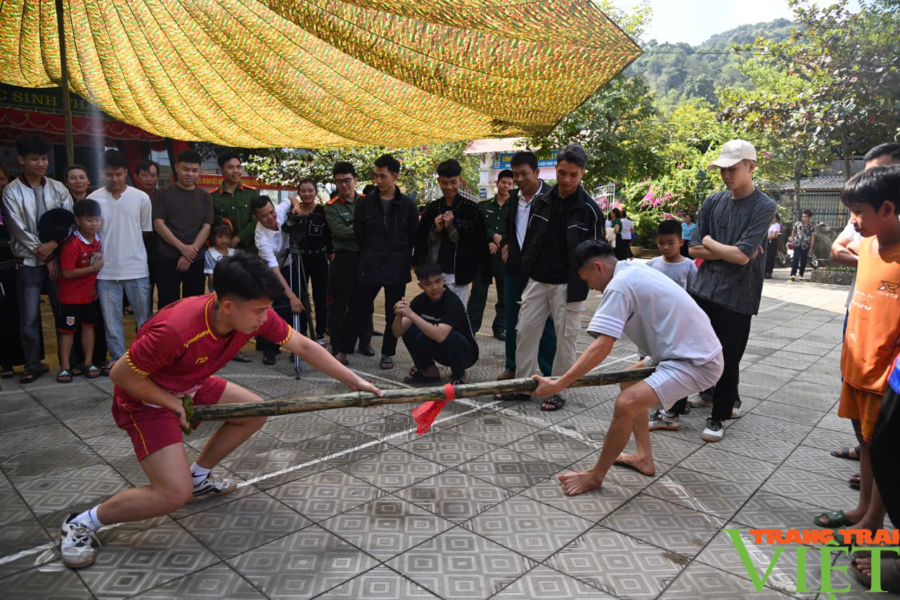 Đậm bản sắc văn hóa Thái, Mông trong ngày hội Đại đoàn kết toàn dân tộc và văn hóa quân dân - Ảnh 9.