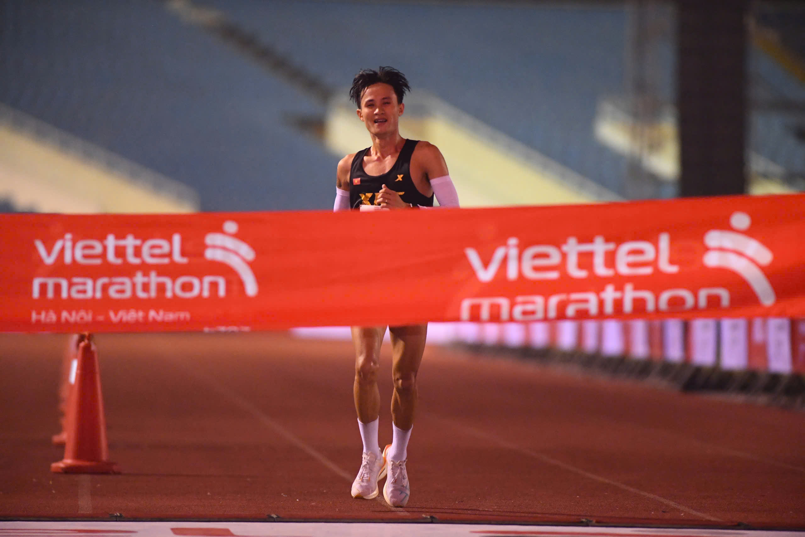 Viettel Marathon 2024 chặng Việt Nam: Bội thu kỷ lục trên cung đường full marathon mới - Ảnh 4.