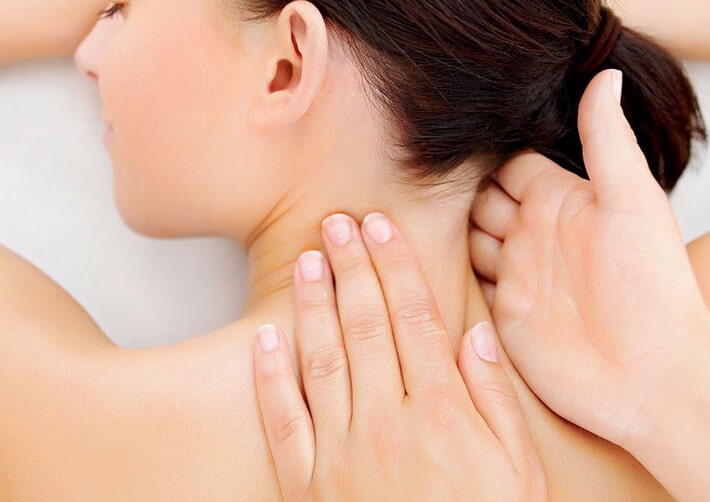 Vì sao massage cổ vai gáy lại gây tử vong và 6 nhóm người cần đặc biệt tránh xa massage - Ảnh 1.