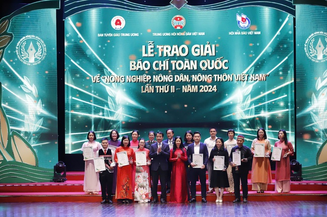 Lễ trao Giải báo chí về tam nông 2024: Bức tranh toàn cảnh, đa màu sắc về nông nghiệp, nông dân, nông thôn Việt Nam- Ảnh 2.