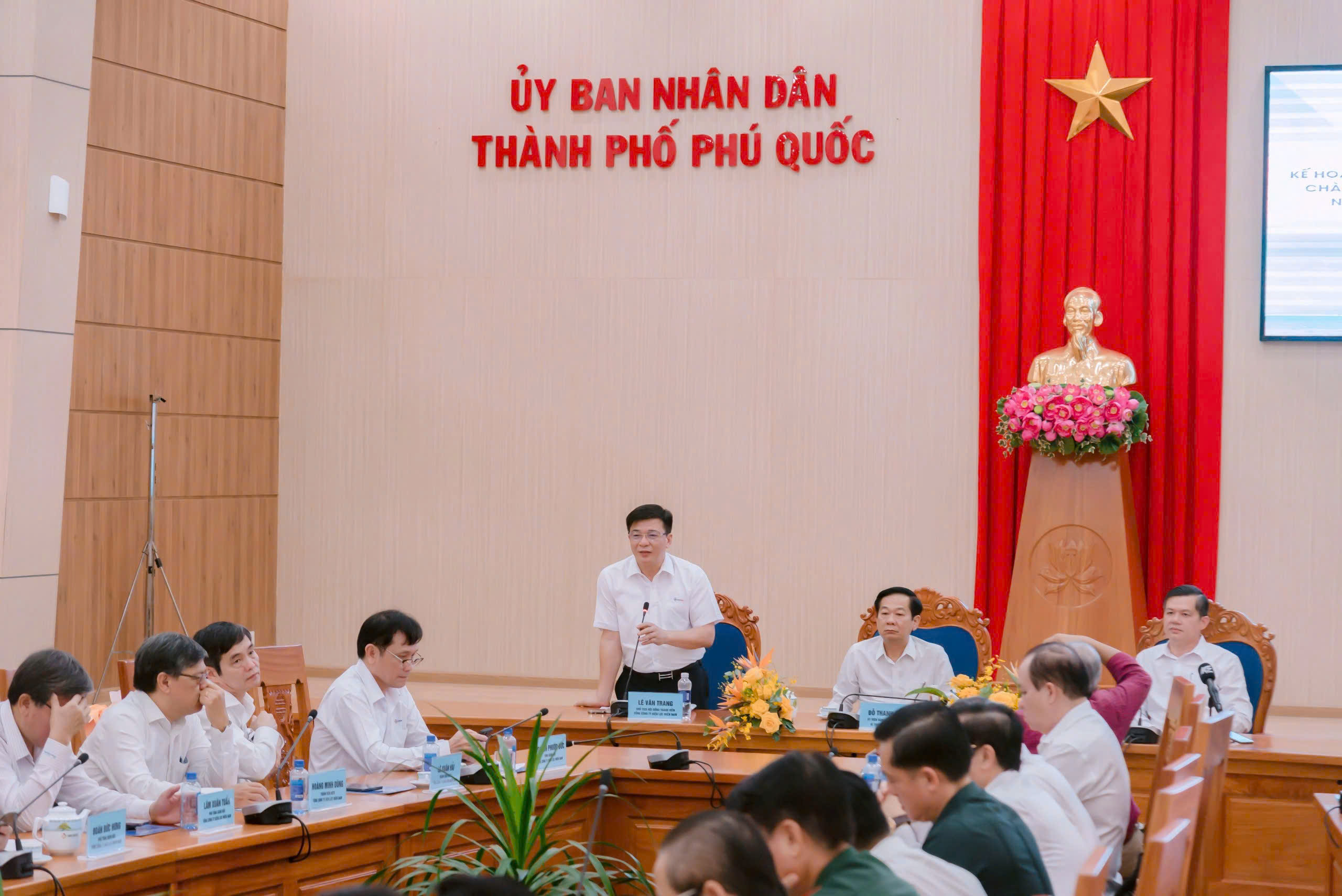 EVNSPC ký kết thực hiện 4 công trình cấp điện các đảo của tỉnh Kiên Giang- Ảnh 3.