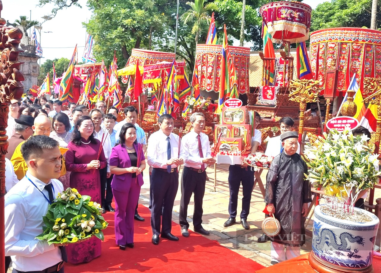 Lễ hội Đền Thánh Nguyễn ở Ninh Bình được công nhận di sản văn hóa phi vật thể quốc gia - Ảnh 1.