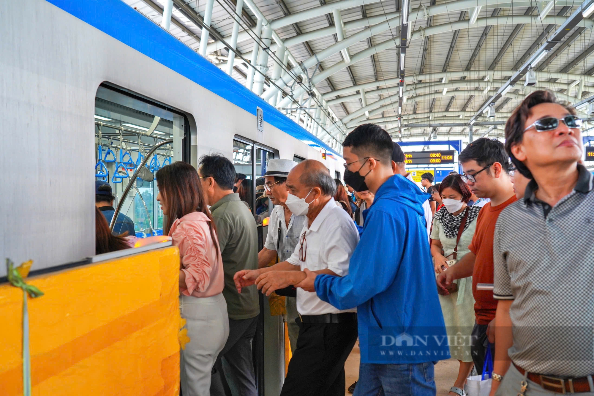 Metro 1 kiểm tra toàn diện trước giờ vận hành thương mại - Ảnh 2.