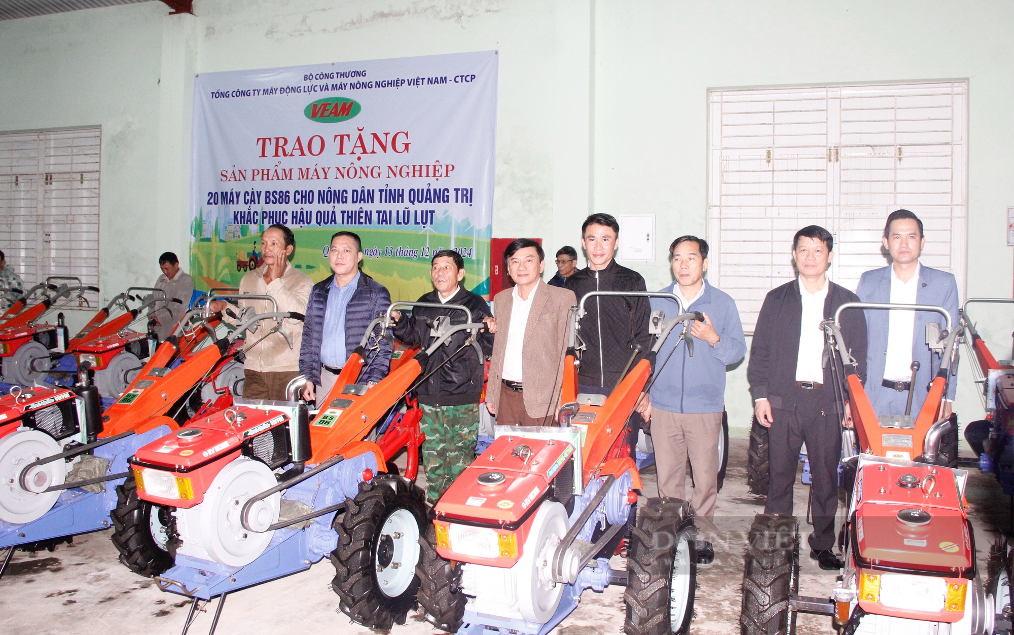 Trao 20 “con trâu sắt” cho nông dân Quảng Trị - Ảnh 2.