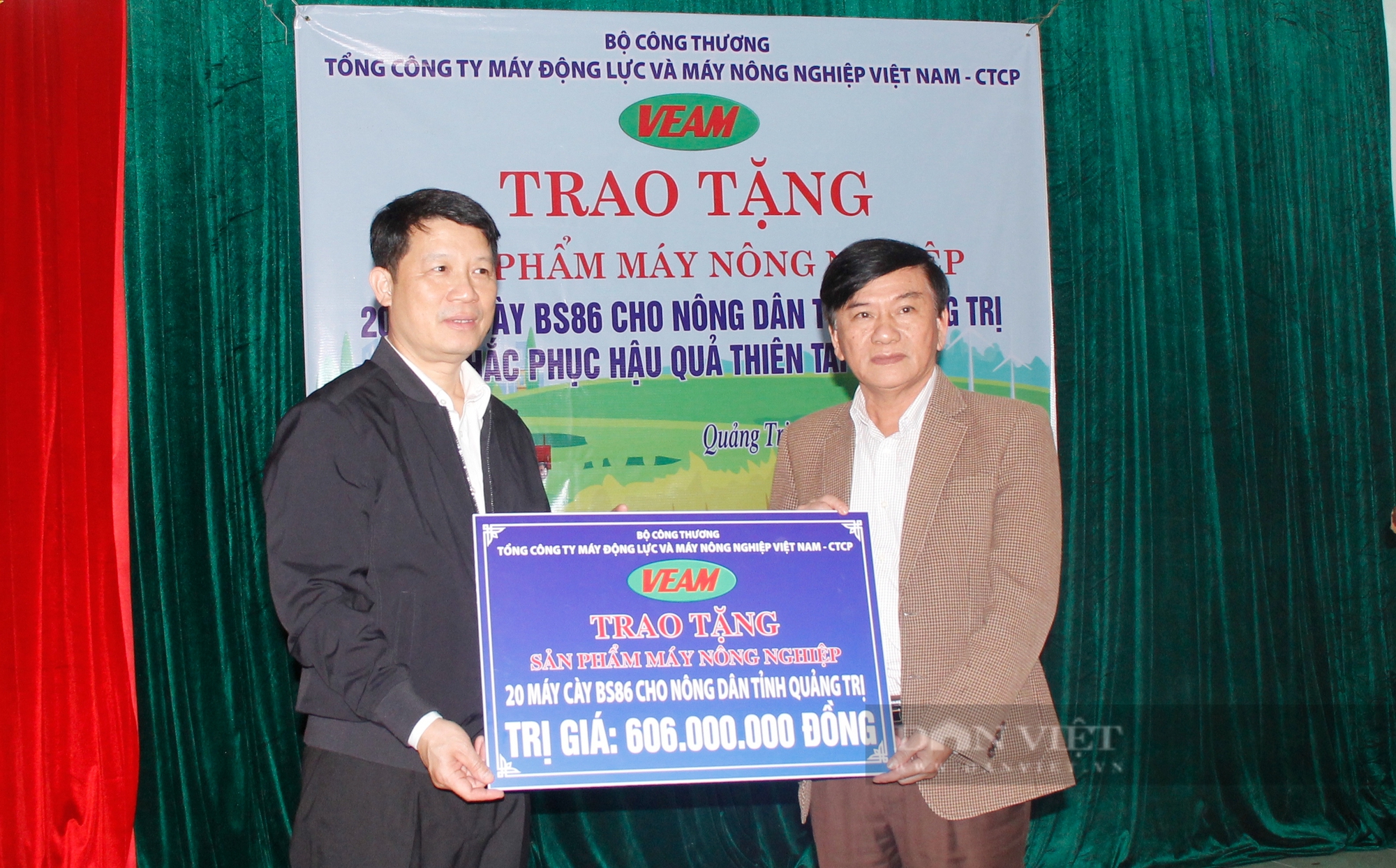 Trao 20 “con trâu sắt” cho nông dân Quảng Trị - Ảnh 1.