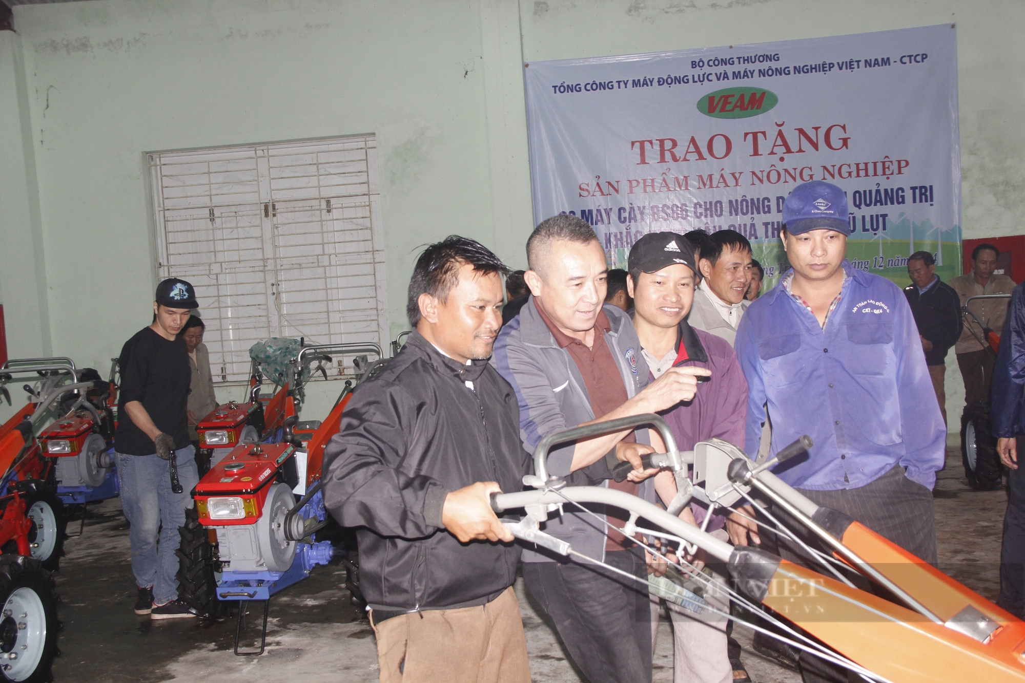 Trao 20 “con trâu sắt” cho nông dân Quảng Trị - Ảnh 4.