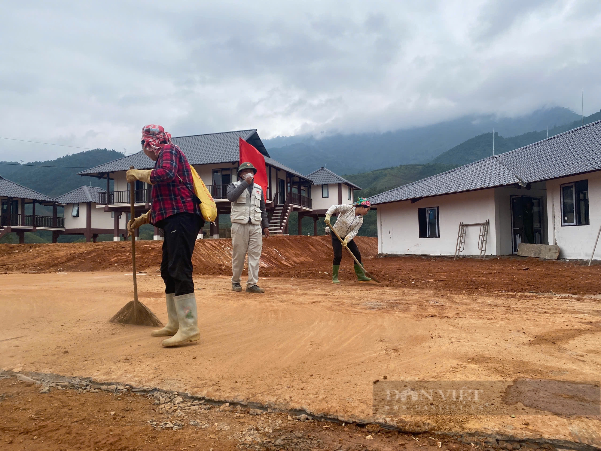 "Tấm áo mới" tại Làng Nủ trước ngày bàn giao khu tái cư cho bà con- Ảnh 6.