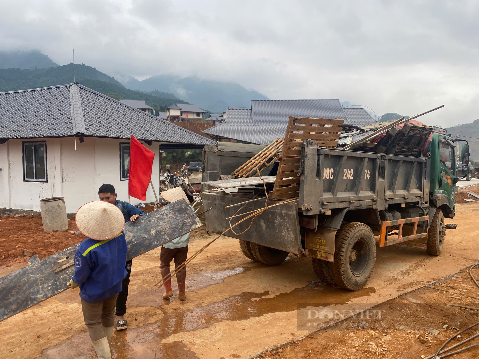 "Tấm áo mới" tại Làng Nủ trước ngày bàn giao khu tái cư cho bà con- Ảnh 7.