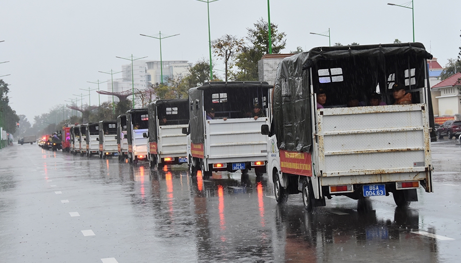 Công an Bình Thuận ra quân trấn áp tội phạm, bảo đảm an ninh, trật tự, bảo vệ Tết Nguyên đán Ất Tỵ 2025 - Ảnh 2.