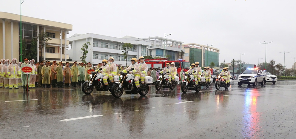 Công an Bình Thuận ra quân trấn áp tội phạm, bảo đảm an ninh, trật tự, bảo vệ Tết Nguyên đán Ất Tỵ 2025 - Ảnh 3.