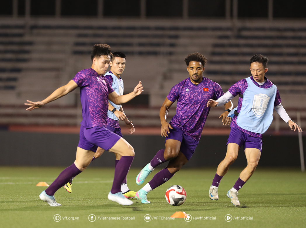 ĐT Việt Nam tập luyện tại sân Rizal Memorial: Không ngại mặt cỏ nhân tạo - Ảnh 3.