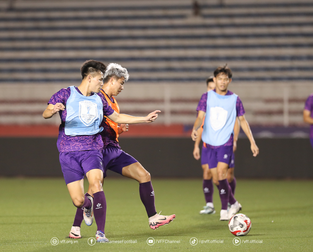 ĐT Việt Nam tập luyện tại sân Rizal Memorial: Không ngại mặt cỏ nhân tạo - Ảnh 5.