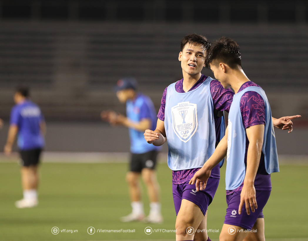 ĐT Việt Nam tập luyện tại sân Rizal Memorial: Không ngại mặt cỏ nhân tạo - Ảnh 9.