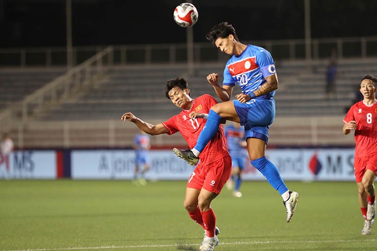 Kết quả ĐT Việt Nam vs Philippines: May mắn giành 1 điểm, HLV Hoàng Văn Phúc thắc mắc! - Ảnh 2.