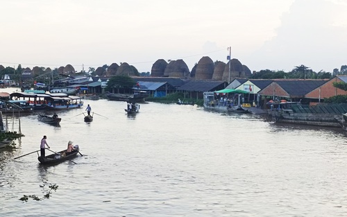 Một tỷ phú Đắk Lắk trồng cà phê kiểu gì mà năng suất đạt 5 tấn/ha, cả làng phục sát đất? - Ảnh 6.