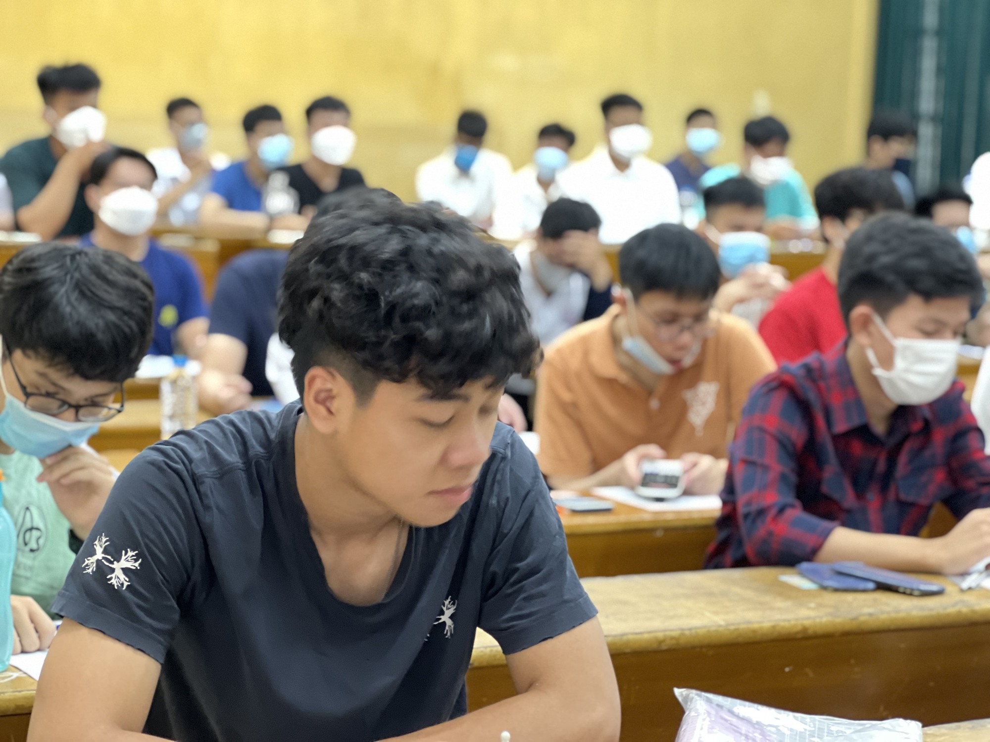 Thí sinh đăng ký thi tư duy tăng gấp 3 lần, nhiều nơi hết chỗ: Đại học Bách khoa Hà Nội lý giải - Ảnh 1.