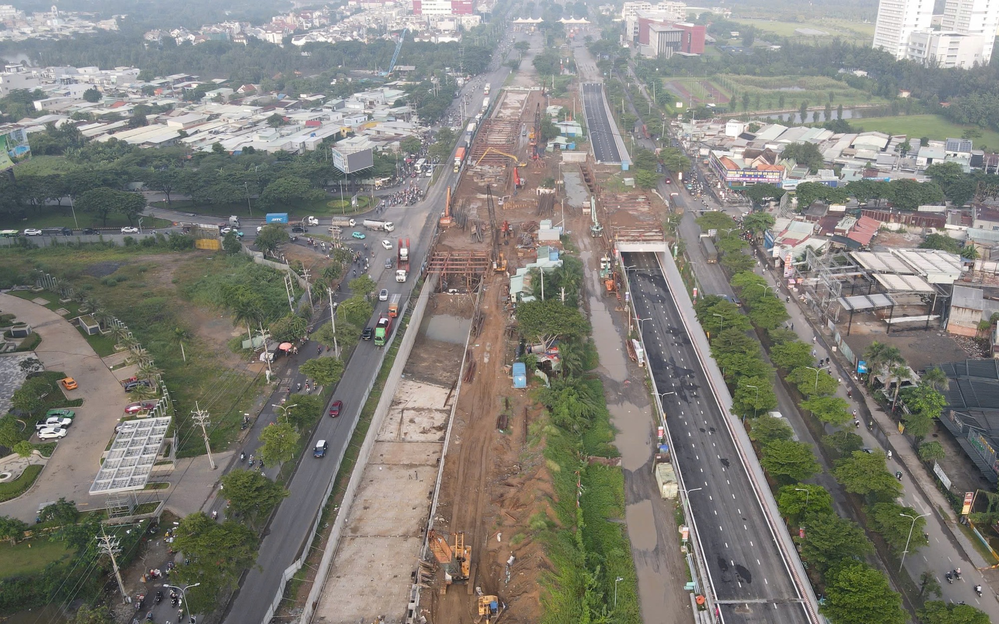 Dự báo người Việt dè dặt mua sắm Tết, doanh nghiệp như “ngồi trên đống lửa” - Ảnh 4.