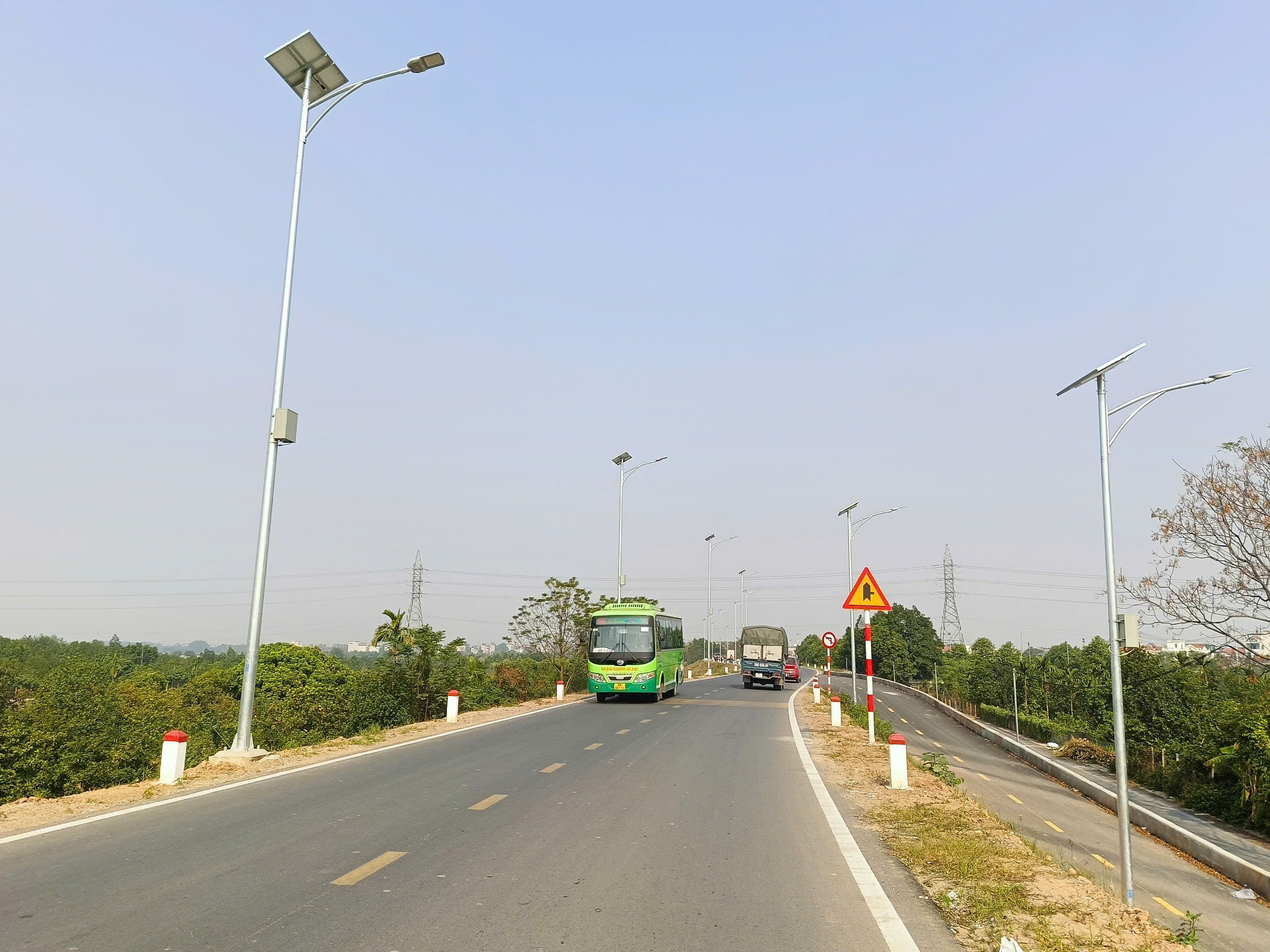 Dân đua nhau trồng hoa, dựng "ngôi nhà xanh, nhà pin"... thành "đặc sản" nông thôn mới ở Thủ đô- Ảnh 3.