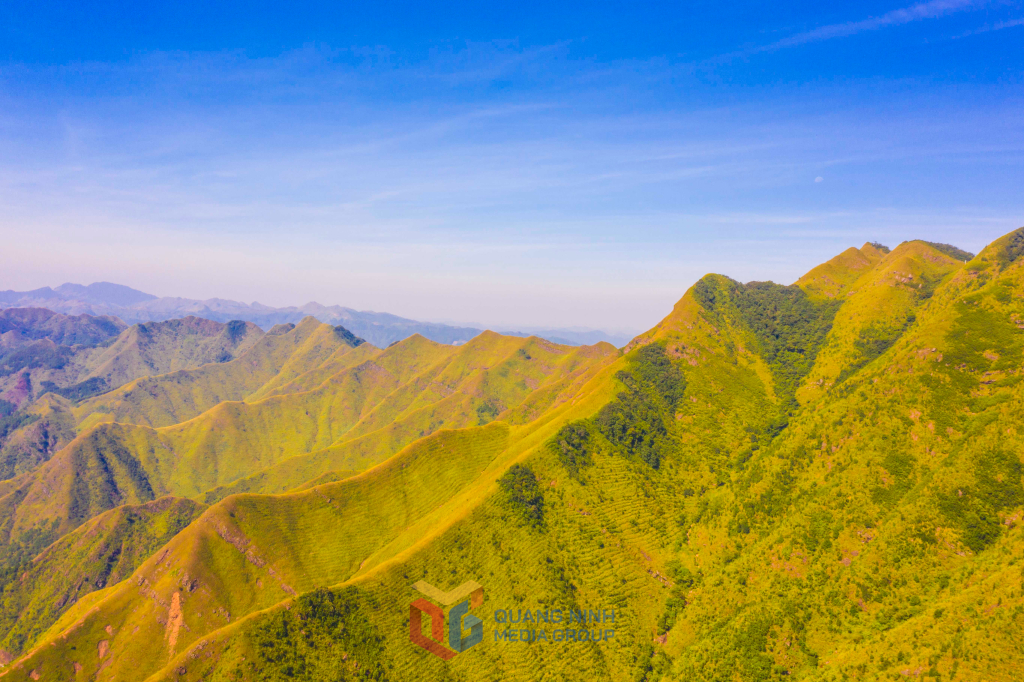 Đồi núi trùng điệp ở huyện Bình Liêu của Quảng Ninh cảnh sắc đẹp là bởi một loài cỏ dại-cỏ lau- Ảnh 9.